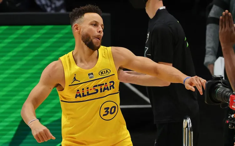 Curry es el mejor triplero