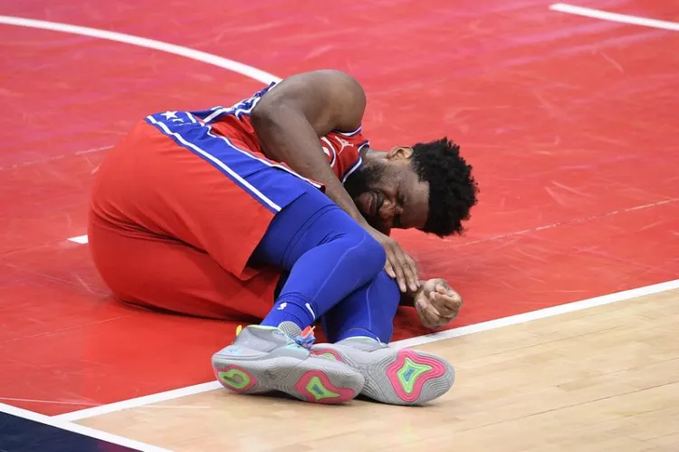 Sixers pierden a Embiid