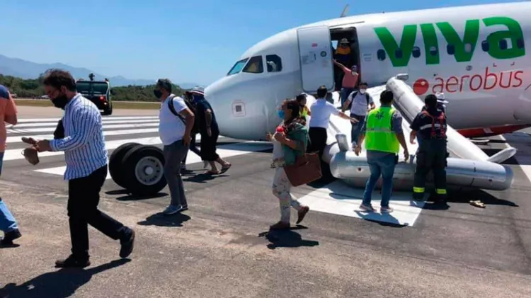 Evacuan a pasajeros de Viva Aerobus por falla en despegue