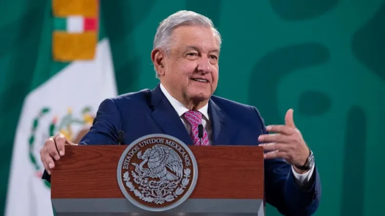 Edad para recibir pensión bajará de 68 a 65 años: AMLO