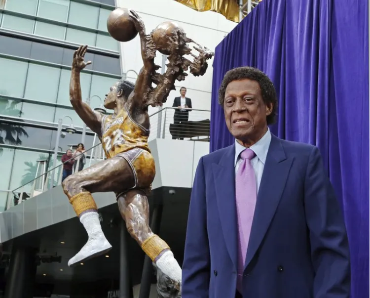 Muere Elgin Baylor, leyenda de Lakers