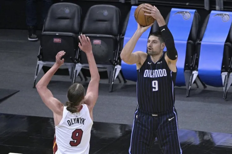 Vucevic pasa a los Toros