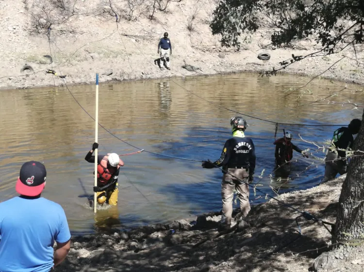 Buscan cuerpo de una persona en abrevadero