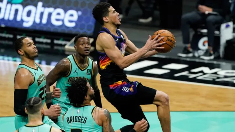 Booker conduce a los Soles