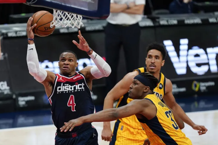 Westbrook aniquila a Pacers