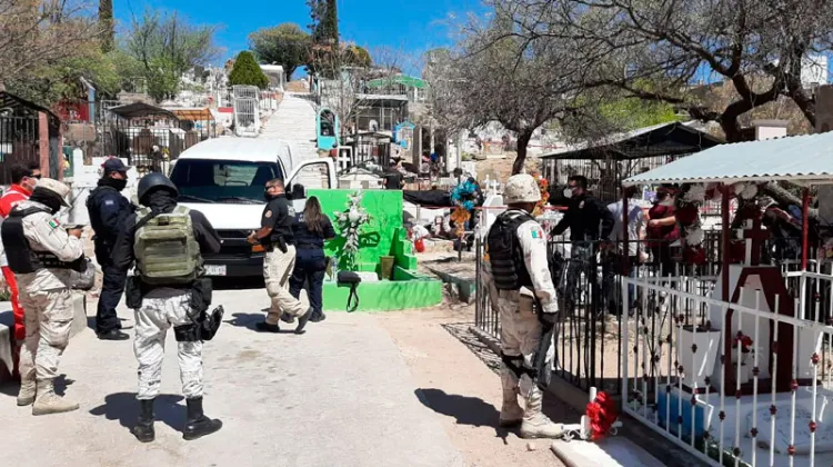 Asesinan a taxista en panteón