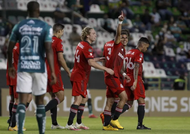 Toronto arrebata el empate