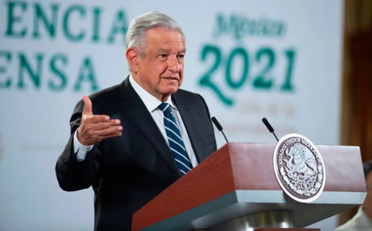 AMLO prevé que maestros reciban vacuna anticovid en este mes