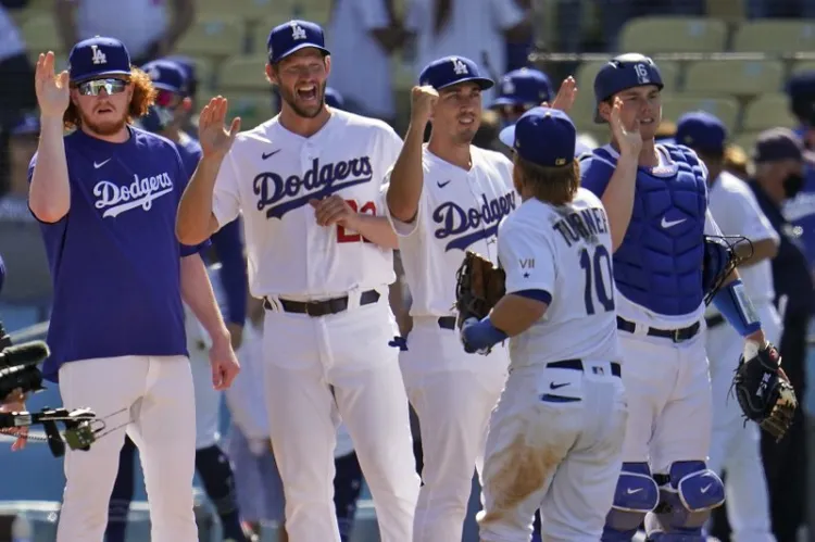 Dodgers gana duelo