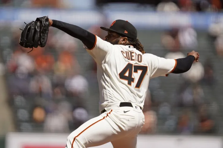 Cueto guía a los Gigantes