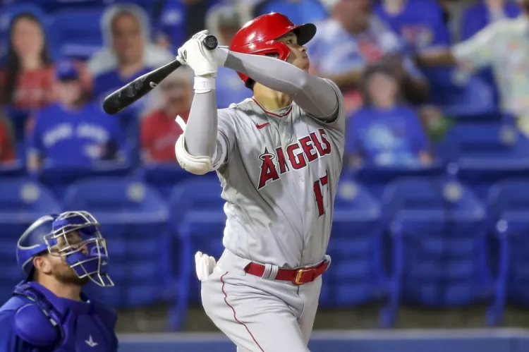 Ohtani manda cuatro al plato