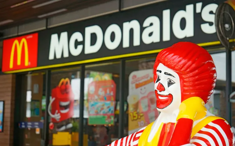 McDonald´s cerrará restaurantes en supermercados de Walmart en EU