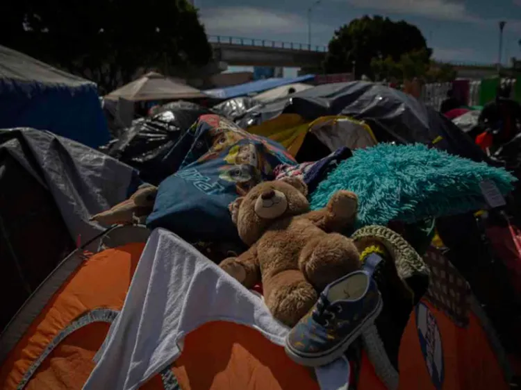 Pide AMLO no usar niños en afán de llegar a EU