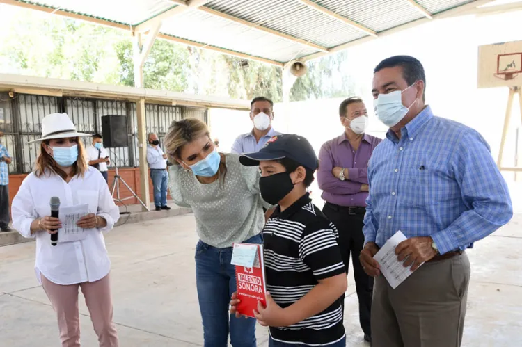 Atestigua CPA entrega de becas y estímulos en zona rural de Hermosillo