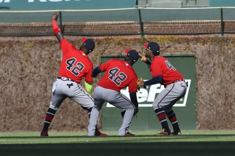 Rescatan Bravos triunfo en Chicago