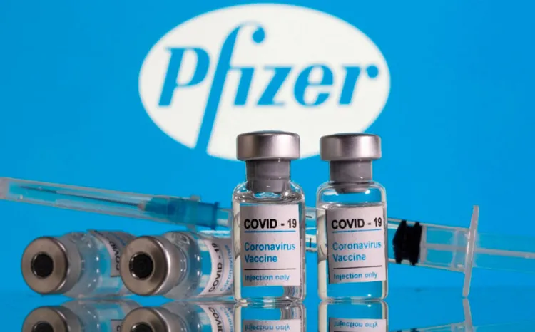 Ante variantes, Pfizer no descarta reformular vacuna anticovid