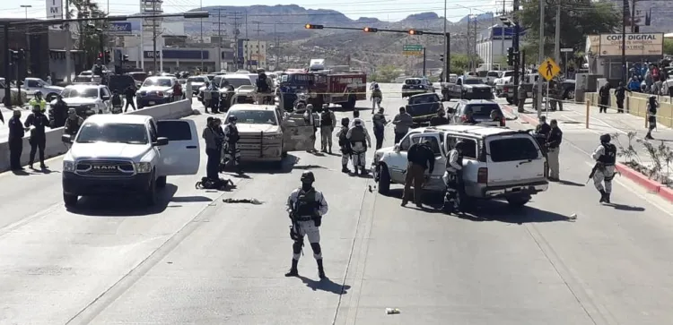 Someten militares a balazos a sujetos fuertemente armados