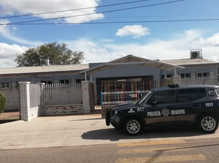 Sorprenden a ladrón en escuela