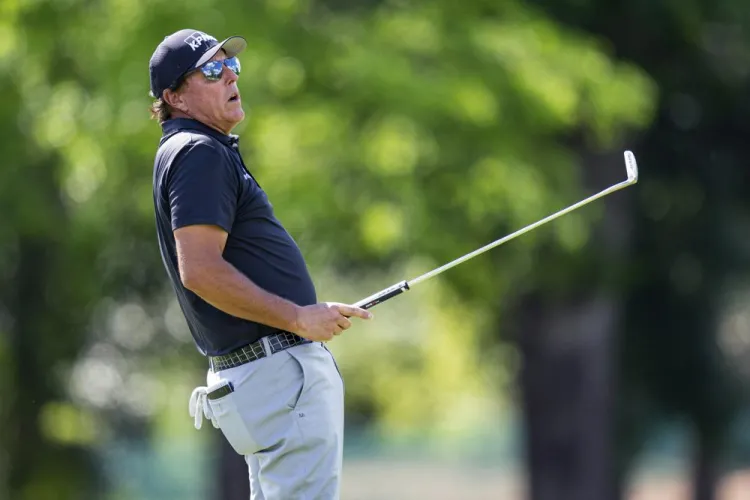 Mickelson se pone al frente