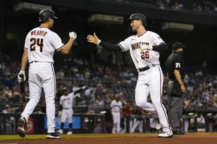 Diamondbacks  salen del bache