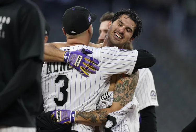 Padres y Rockies  reparten triunfos