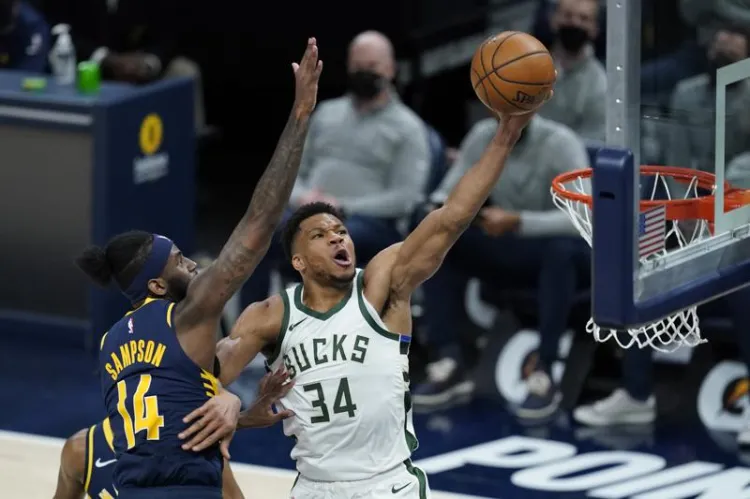 Bucks derrotan a Pacers