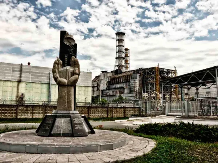 Detectan reacción nuclear en sótano de Chernobyl; científicos investigan