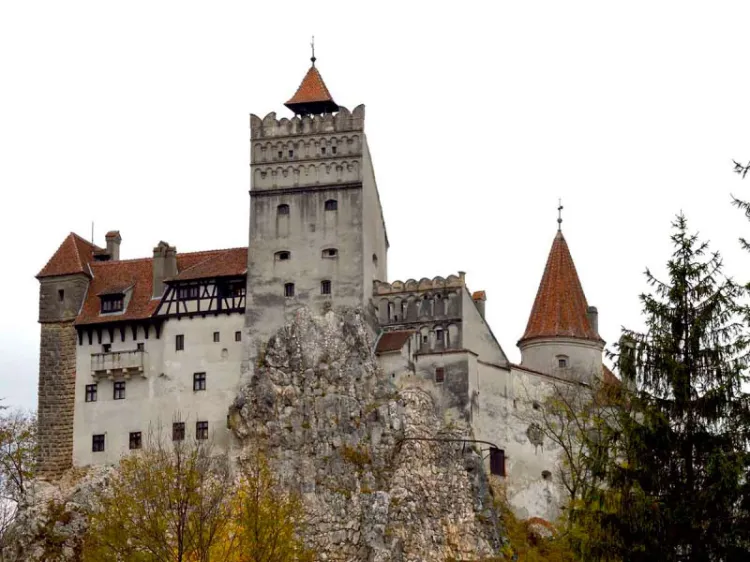 Castillo de Drácula se convierte en centro de vacunas covid