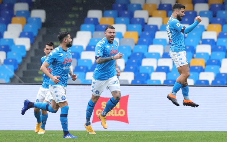 Napoli cerca de la Champions