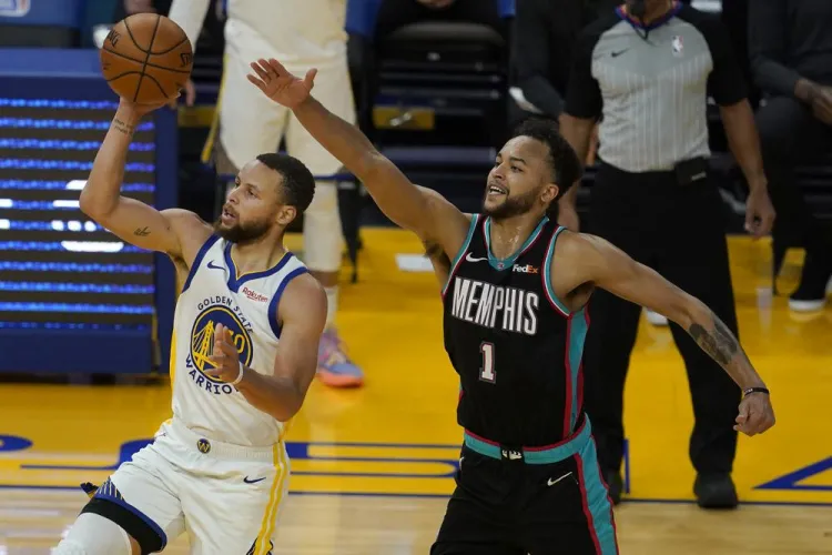 Curry gana cetro anotador