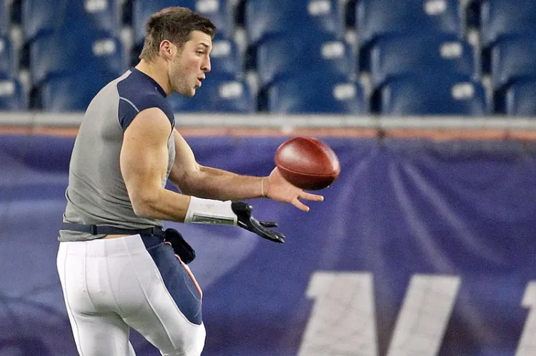 Tebow firma con Jaguares