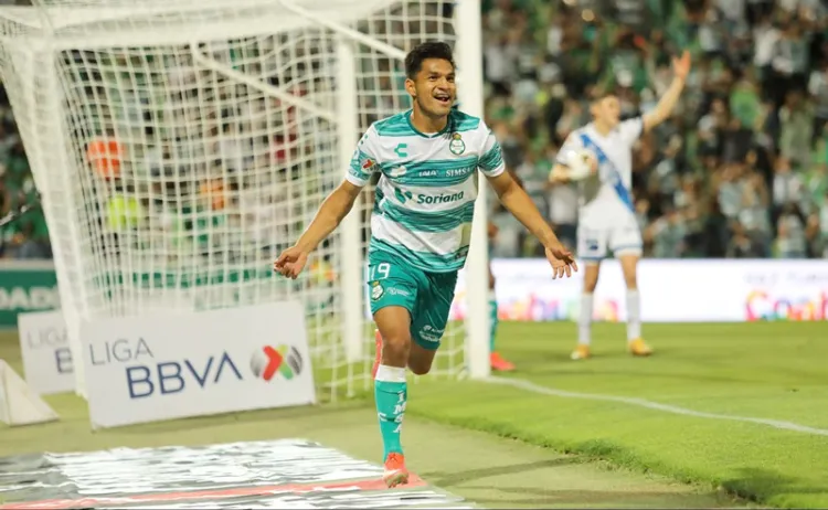 Santos le pega  baile a Puebla