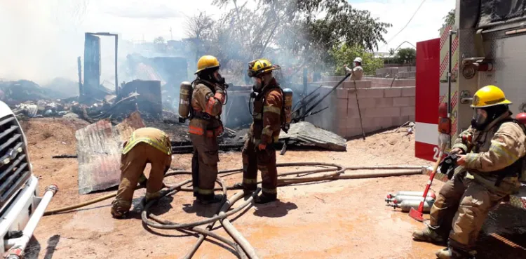 Incendio consume viviendas en la Empalme Nogales