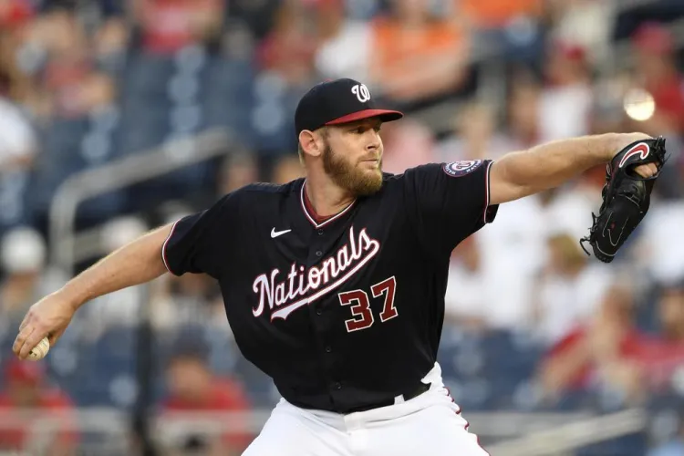 Strasburg gana en regreso