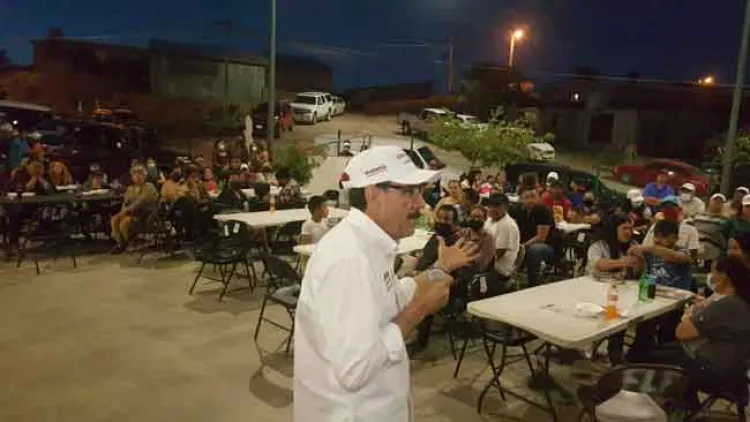 Firma Juan Gim Nogales compromisos en colonias