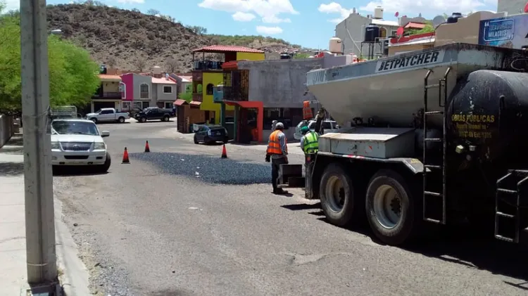 Aplican un plan emergente de bacheo en calles de la ciudad