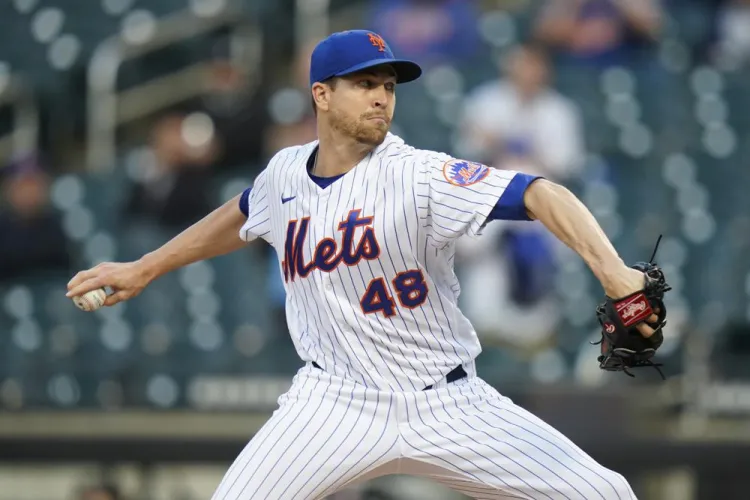 DeGrom vuelve con triunfo