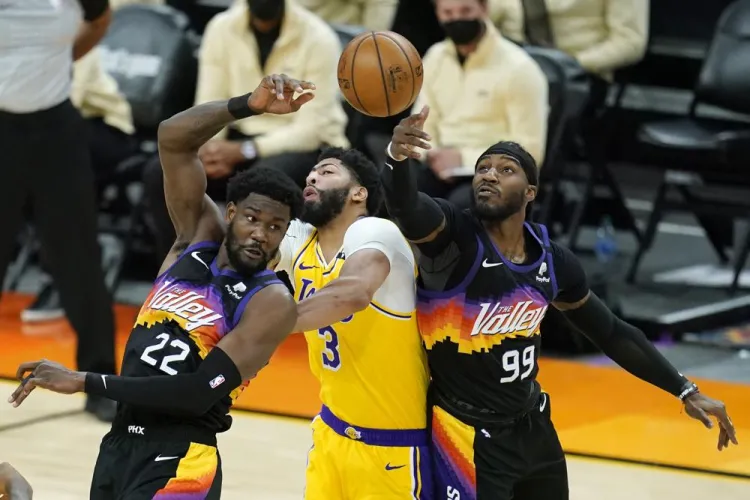 Lakers empareja la serie