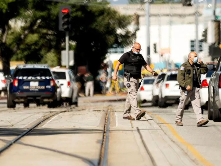 Tiroteo en sede de tren ligero deja al menos 8 muertos en California