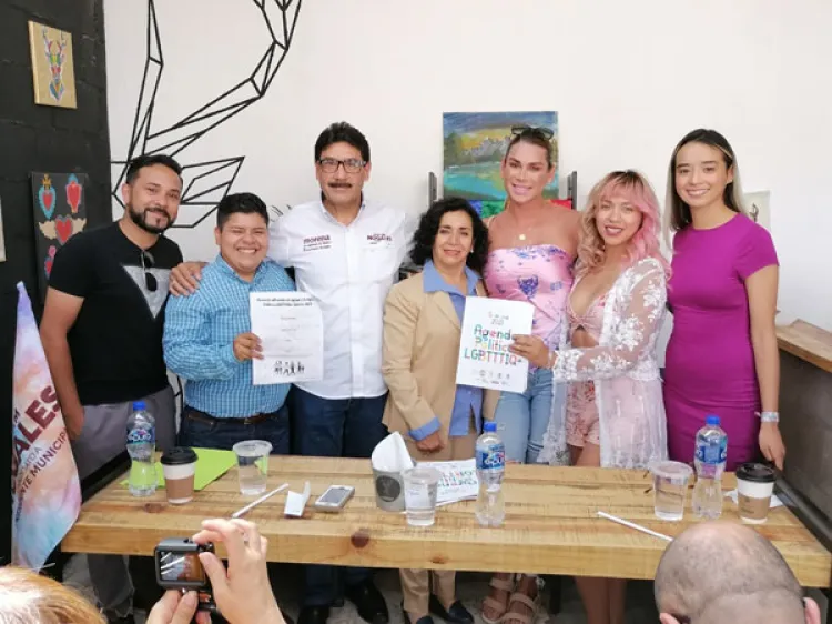 Firma Juan Gim convenio con comunidad LGBTTTIQ+