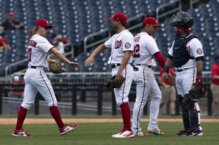 Nats gana juego interrumpido