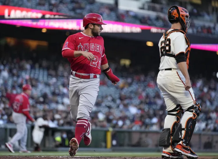 Angelinos frenan a los Gigantes