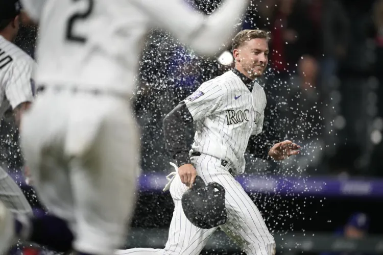 Rockies ganan con wildpitch