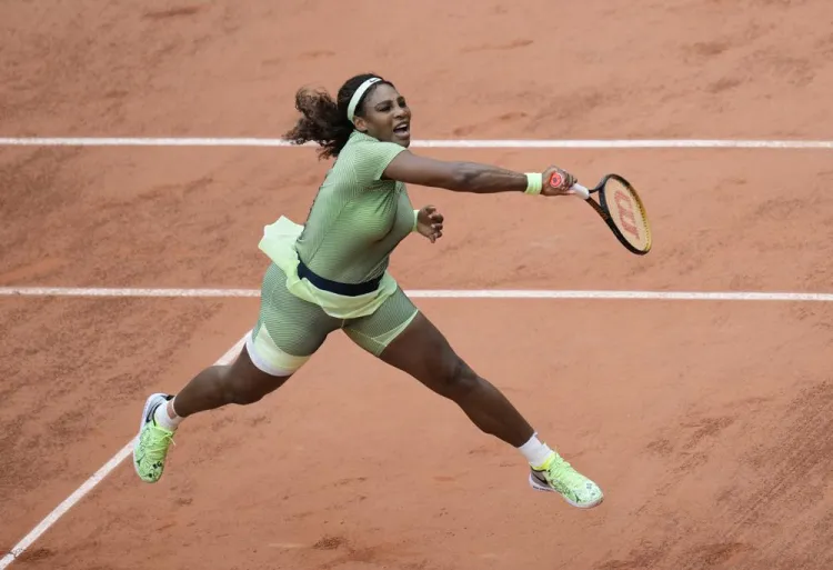 Serena gana en tres sets