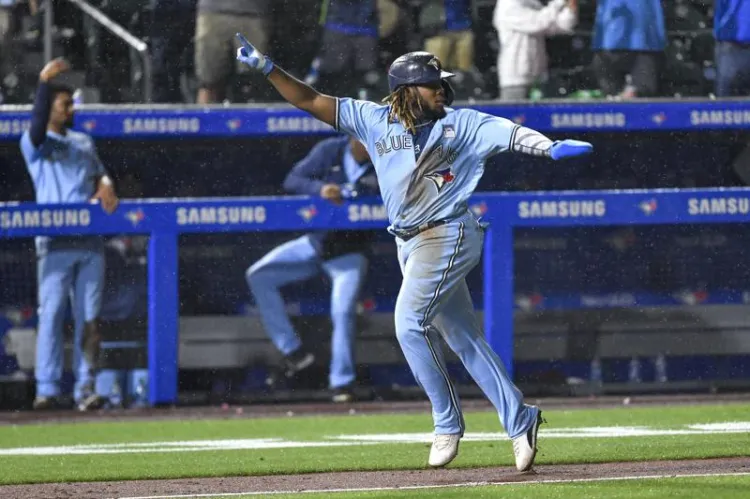 Azulejos supera a Marlins