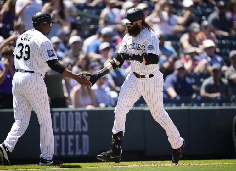 Rockies supera a Rangers