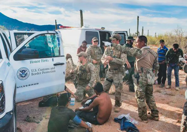 Rescatan a 26 migrantes en Arizona