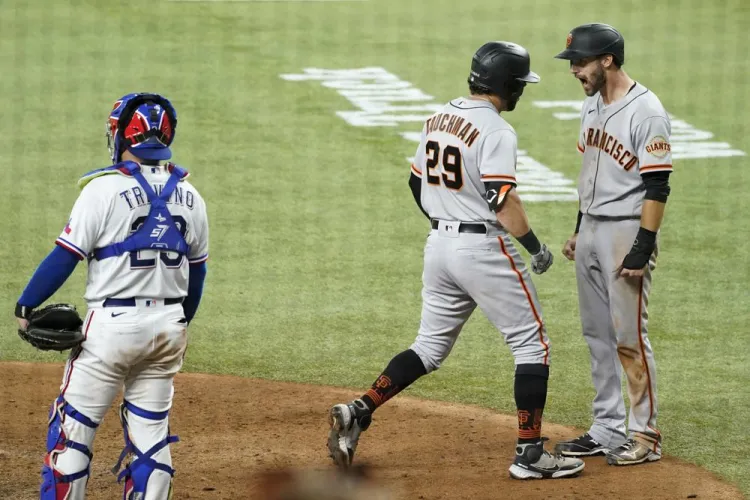 Gigantes vence a Rangers