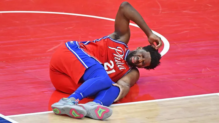 Está Embiid entre algodones