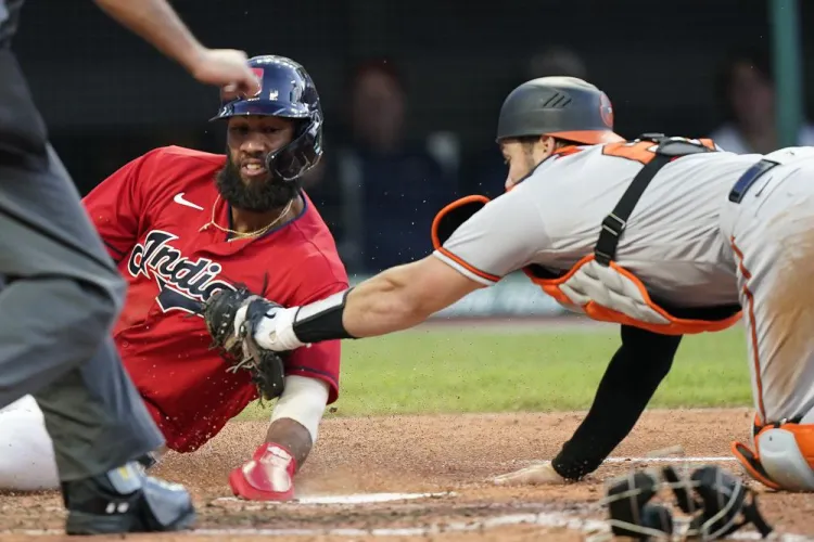 Indios somete a los Orioles